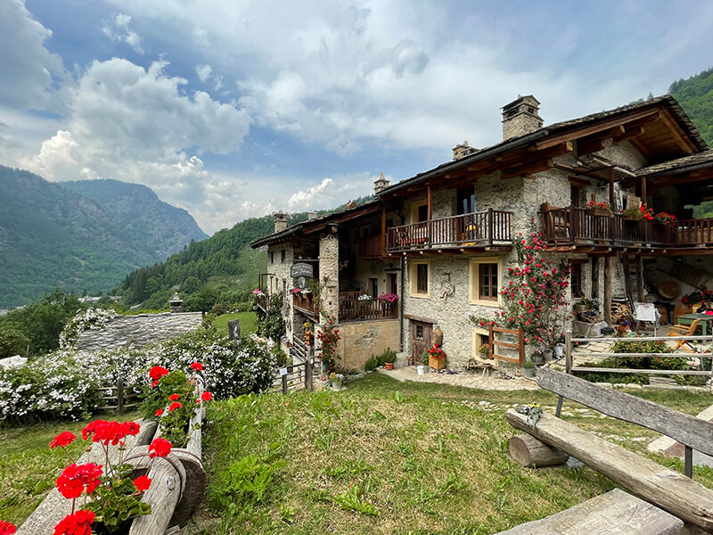 Hunting lodge in italiana Alps hunting estate