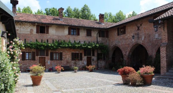 Hunting-lodge-of-Borromeo-Family-now-a-restaurant