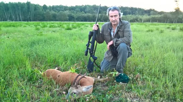 hunting-roe-deers-in-northern-Italy-stalking
